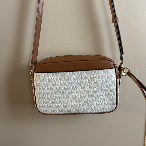 Michael Kors Handbag - Picture 2 of 2